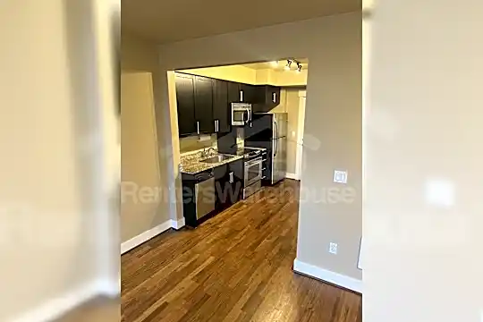 699 John St Photo 1