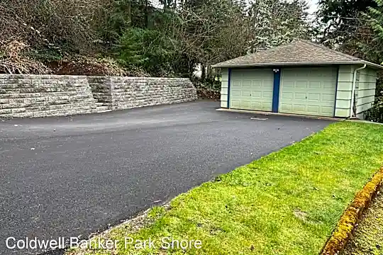 2115 E Phinney Bay Dr Photo 2