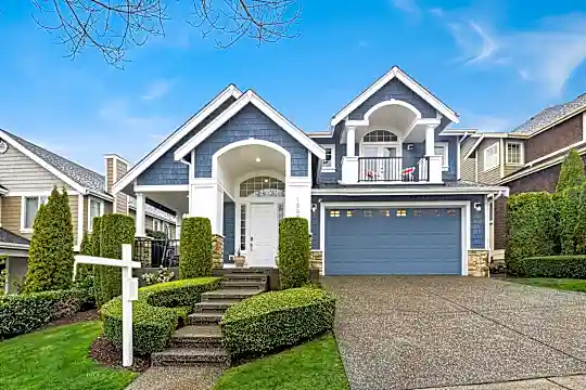 1598 25th Ave NE Photo 1
