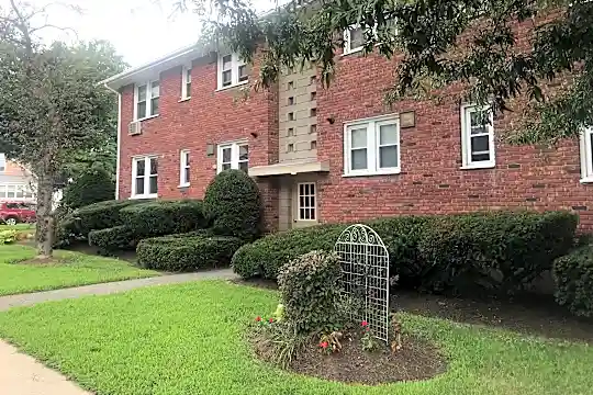 Beechmont Apartments Photo 1
