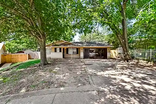 4557 Lynnacre Cir Photo 1