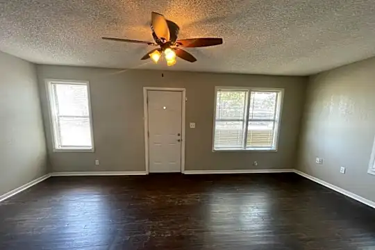 2614 40th St Photo 2
