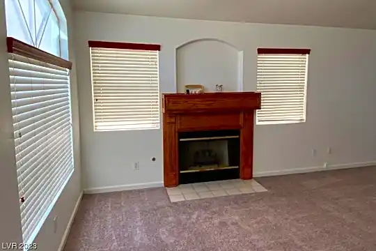 2160 Linden Tree St Photo 2