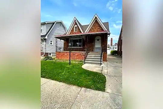 6850 Barrie St Photo 1