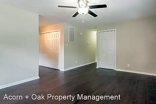 2712 Hinson Dr Photo 2