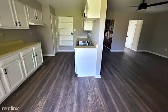 2950 Dickens Dr Photo 2