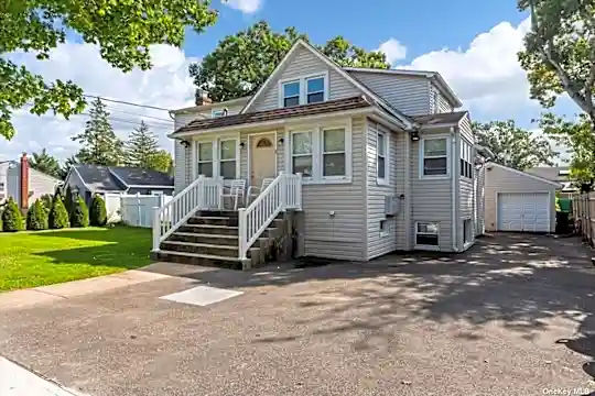 8 Garfield Ave Photo 1