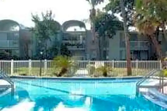 Beverly Apartments Photo 2