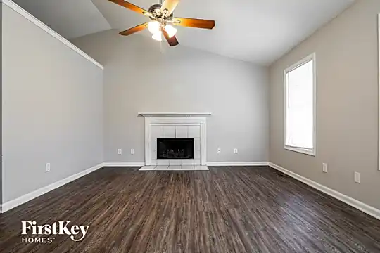 3912 Wakefield Drive Photo 2
