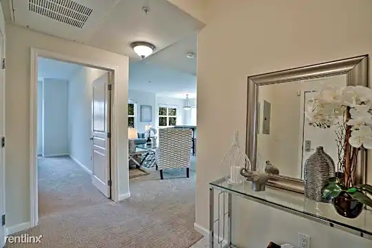 453 E Okeefe St Photo 1