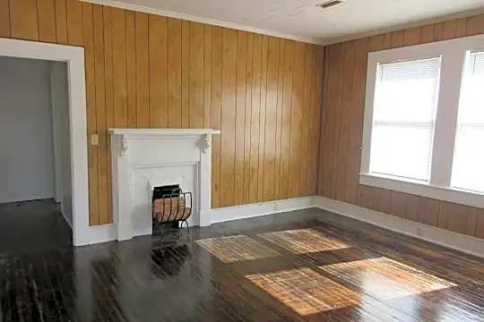121 W Orange St Photo 2