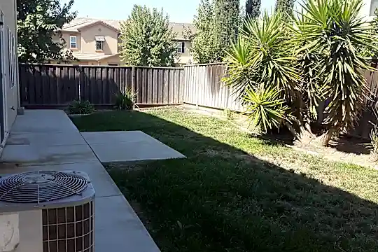 2201 Driftwood Park Dr Photo 2