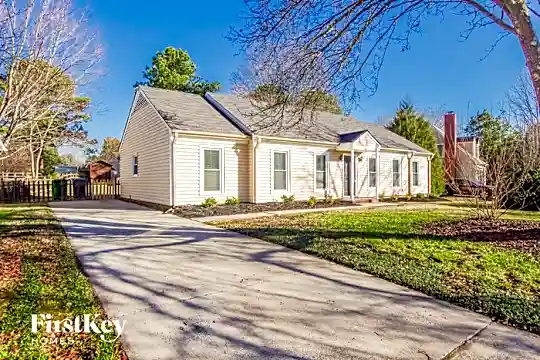 11701 Charnwood Ct Photo 2