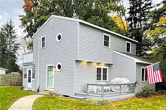 3 Henley St Photo 1