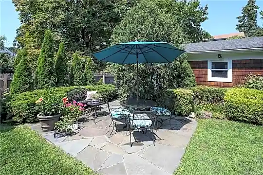2 Goldwin St #2 Photo 2