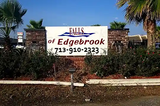 Falls of Edgebrook Photo 2