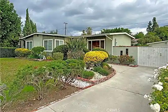 3320 Campus Ave Photo 2