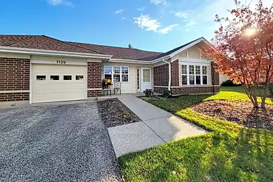 1137 Arbor Cir #1137 Photo 2