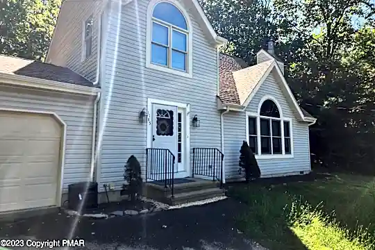 1185 Kensington Dr Photo 1