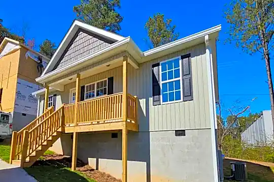 125 Roslyn Ct Photo 2