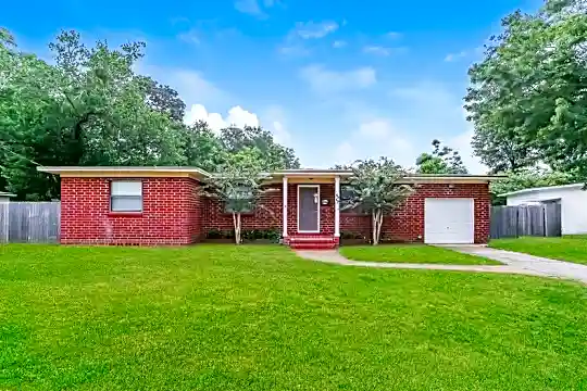 6215 Pine Cove Ln Photo 1
