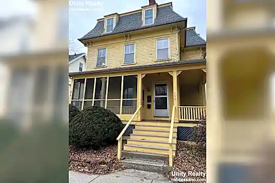 124 Trenton St Photo 1