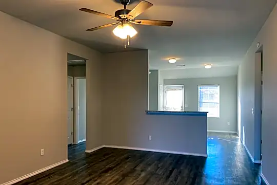 143 Waterside Dr Photo 2