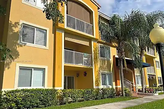 21150 SW 87th Ave #108 Photo 1