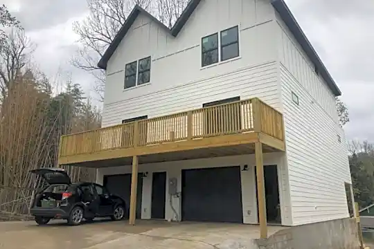 373 W Rock St Photo 2