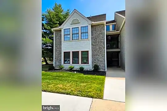 1 Summit Ct Photo 1