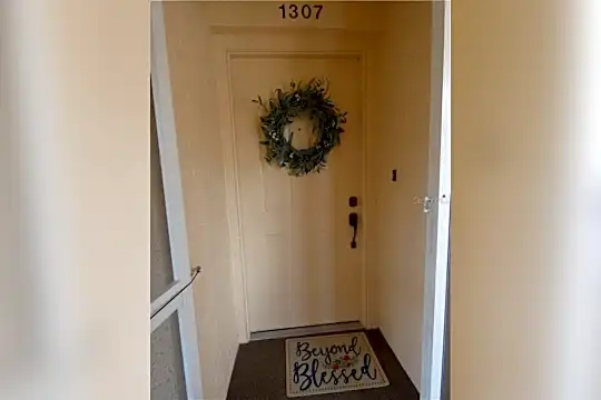 9300 Clubside Cir #1307 Photo 2