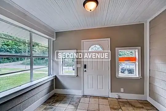 518 Oak Pl Photo 2