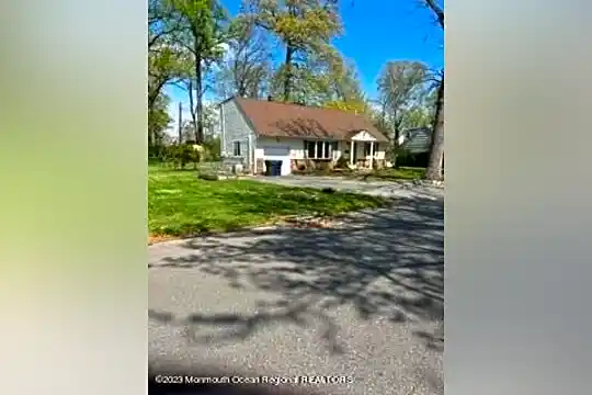 619 Wildwood Rd Photo 2