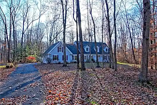 8233 Whispering Pines Dr Photo 2