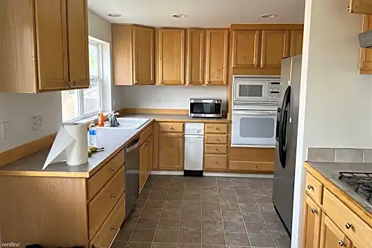 808 NE 70th St Photo 2