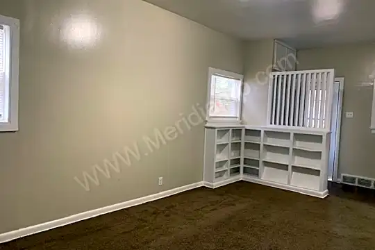 1737 Meridian St Photo 2