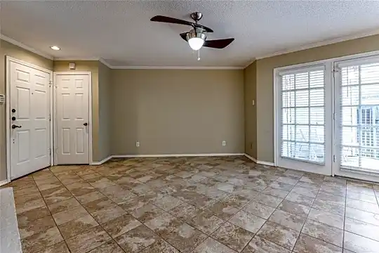 16301 Ledgemont Ln #179 Photo 2
