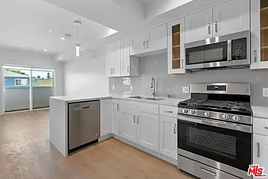 2336 Westwood Blvd #213 Photo 2