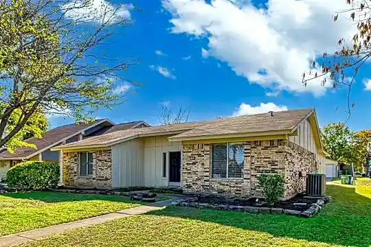 3446 Crossbow Ln Photo 2