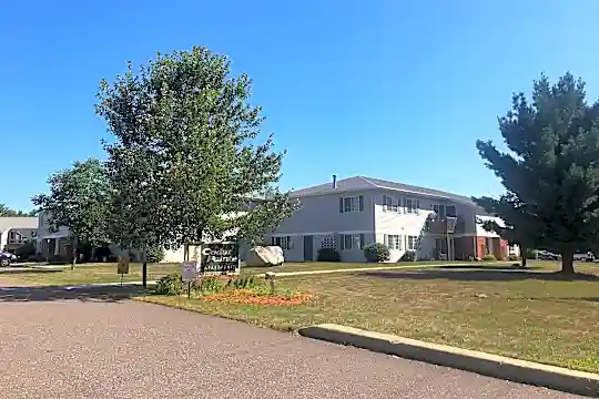 Cedar Pointe Apt Photo 1