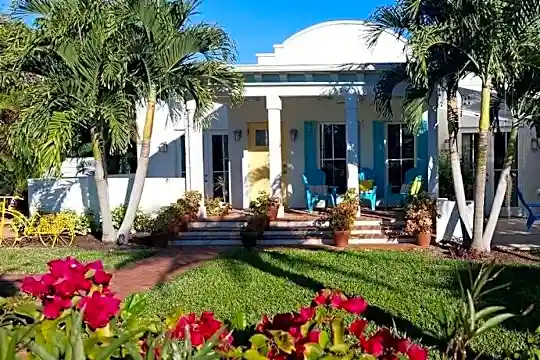207 SW 1st Ave Photo 1