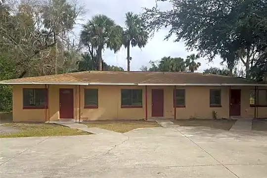 1011 S Oleander Ave #B Photo 1
