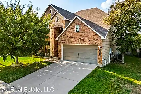 3607 Castleton Dr Photo 1