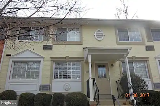 610 Main St #305 Photo 1