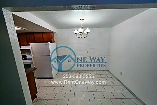 18601 4th St E Photo 1