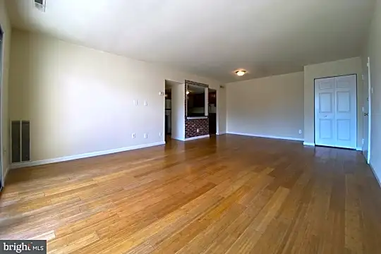 10115 Prince Pl #401-2A Photo 2