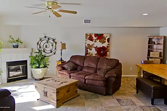 741 Gail Gardner Way Photo 2