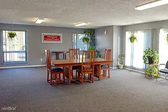 2024 Sunnyside Dr Photo 2