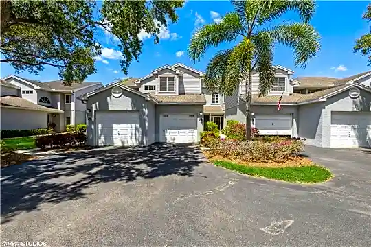 2861 Citrus Lake Dr #L-104 Photo 2