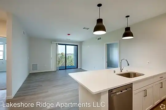 Lakeshore Ridge Apartrments Photo 1